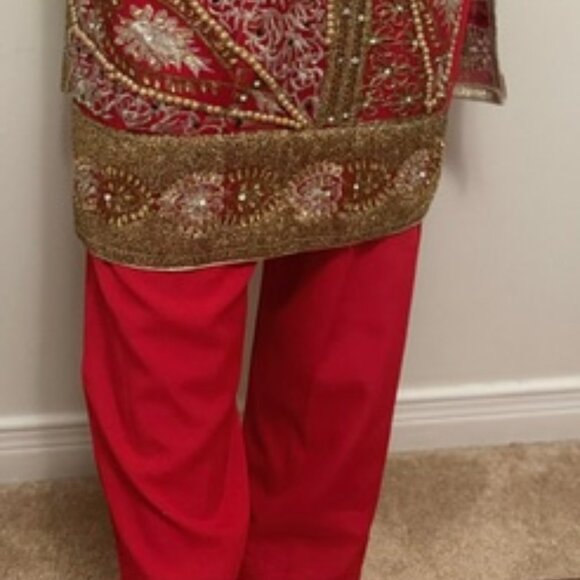 Pakistani/Indian Outfit - Picture 4 of 6